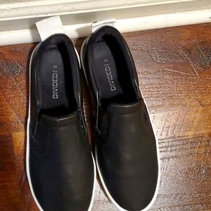 CRW black and white casual shoes